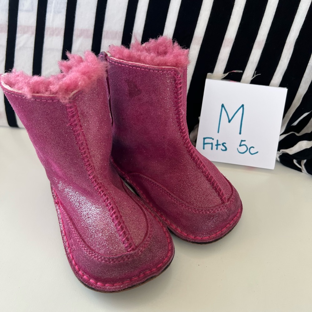 Ugg pink sparkly boots guc maybe vguc I loved these and we used a lot.
